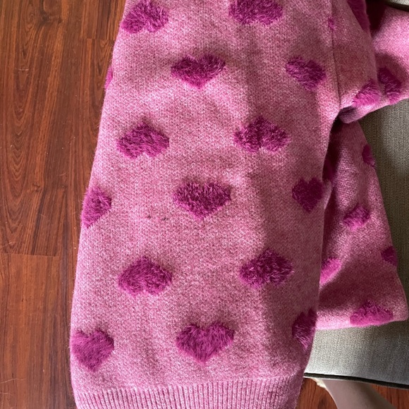 Cider Women’s V-neck Heart Pattern Sweater - Picture 4 of 7